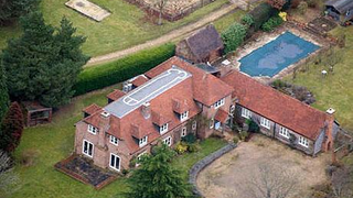 Teenager's 60-Foot Roof Wang Backfires, Rich Parents Dole Out "Punishment"